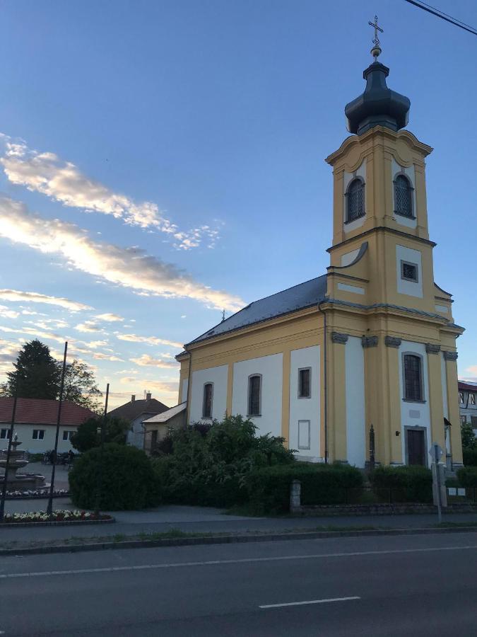 Notarius Vendégház Poroszlo Exterior foto